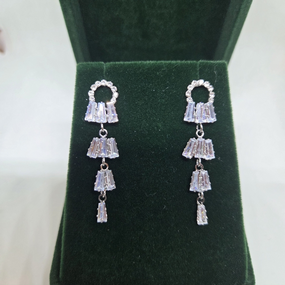 Minimalistic Crystal Cascade Drop Earrings